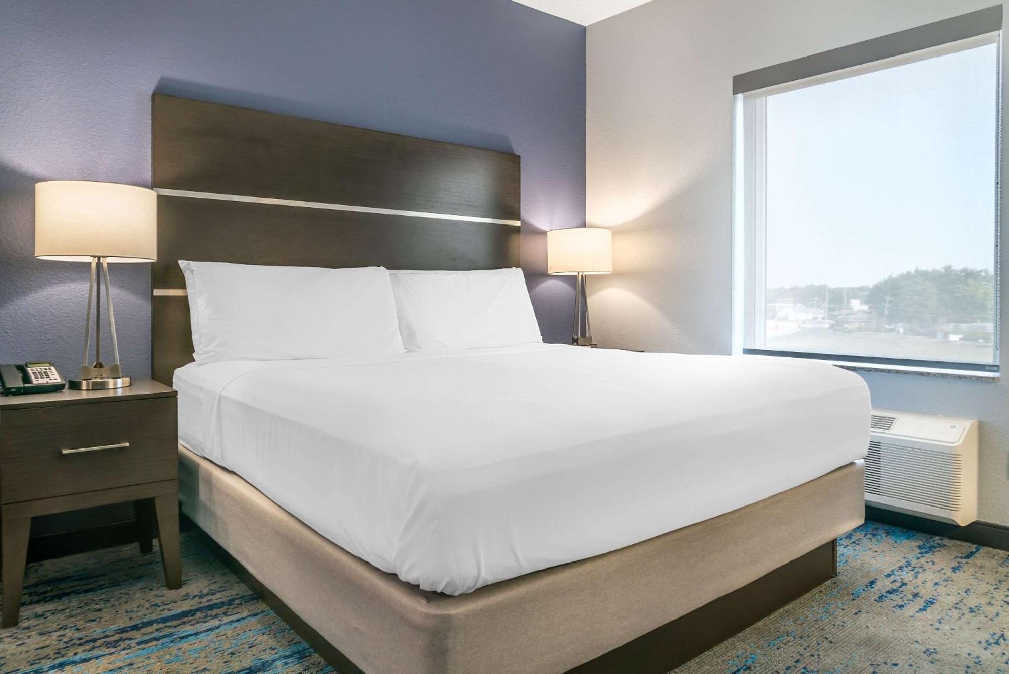 Hotel Comfort & 3*
